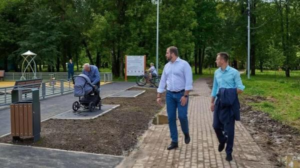 Глава Чехова проверил благоустройство детской площадки у&nbsp;ДК&nbsp;&laquo;Дружба&raquo;