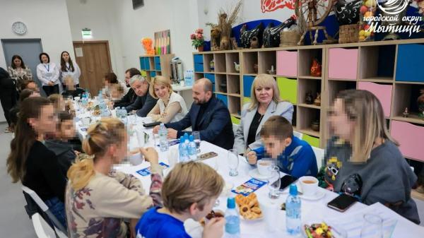 Глава Мытищ Юлия Купецкая встретилась с&nbsp;семьями участников СВО