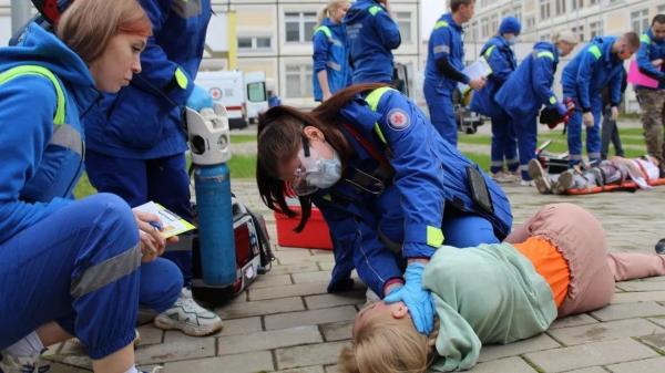 Врачи скорой Подмосковья провели учения по&nbsp;оказанию экстренной помощи школьникам