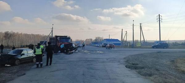 Самосвал раздавил иномарку с&nbsp;женщиной и&nbsp;детьми на&nbsp;челябинской трассе