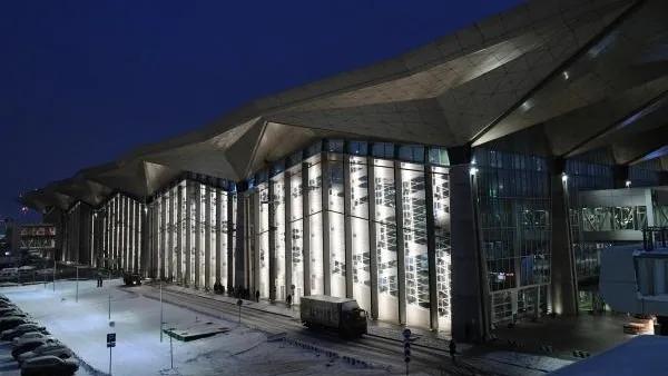Круживший над Петербургом самолет выкатился за&nbsp;посадочную полосу при приземлении