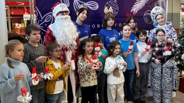 Мастер-класс для детей по созданию новогодних игрушек прошел в Воскресенске