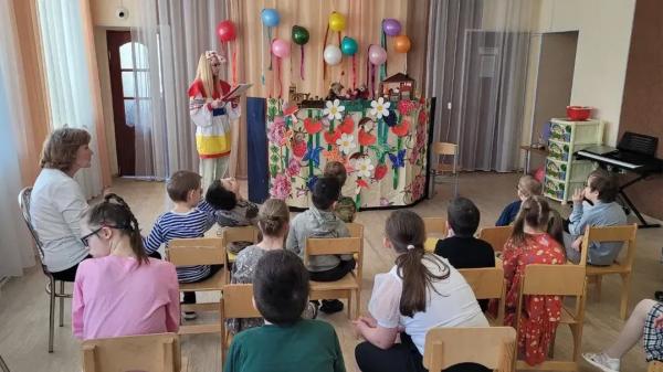 Студенты из&nbsp;Орехово-Зуева показали кукольный спектакль детям