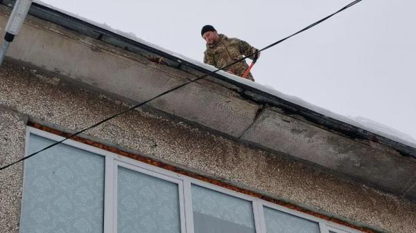 Казаки Богородского округа помогли детскому саду с&nbsp;чисткой крыши от&nbsp;снега