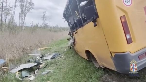 Причиной ДТП со школьным автобусом под Омском стал выезд на встречную полосу
