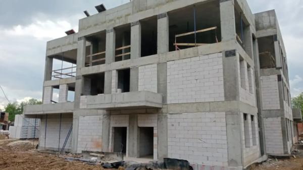 В Видном строительство детского сада вышло на 35%